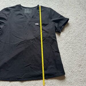 FIGS Catarina Scrub Top Women’s XL Black – Style FW1000 – Technical Collection